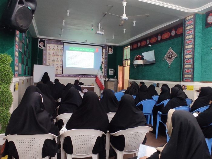 گزارش تصویری برگزاری دومین جلسه کارگاه “تربیت مربی مهارت‌های سبک زندگی خانوادگی” در بم (1)
