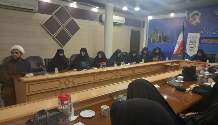 کارگاه "تربیت مربی مهارت‌های سبک زندگی خانوادگی" در استانداری کرمانشاه