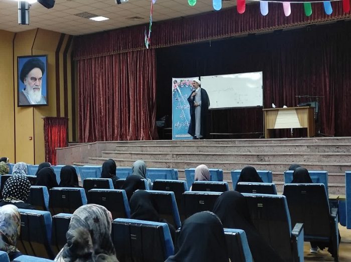 برگزاری مجموعه کارگاه‌های آموزشی با موضوعات مختلف در نیروی دریایی ارتش