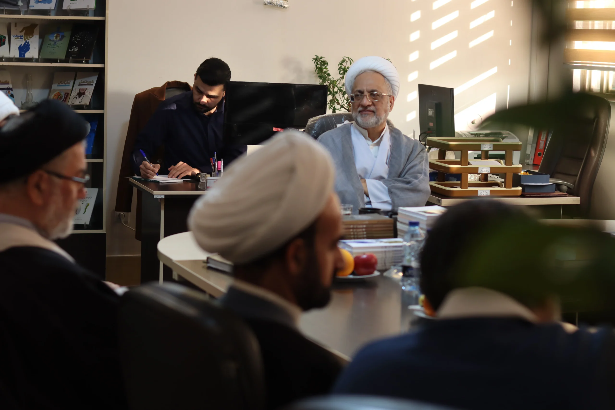 جلسه دکتر فعالی با معاون پژوهش حوزههای علمیه در موسسه فرهنگی هنری سبک زندگی آل یاسین